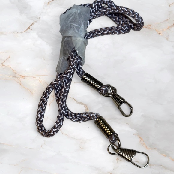 That Gala Life | La Regale Silver Oval Minaudiere | Never Used | 2 Straps - Picture 4 of 4